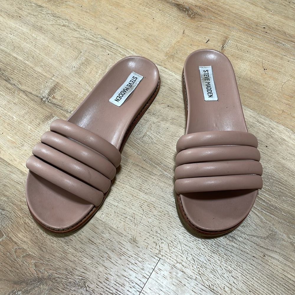 Steve Madden tan slides